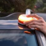 La DGT alerta sobre el uso de la baliza V-16 esta Semana Santa: “En caso de sufrir una incidencia en carretera y detener el vehículo, es obligatoria”