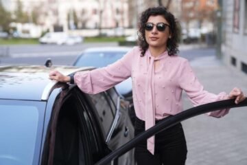 Claudia Tudor, 27 años, conductora de Uber: “Cuantas más horas trabajas, más ingresos tienes; tú misma regulas cuánto quieres ganar”