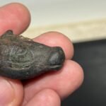 Un excursionista descubre una miniatura de bronce de una cabeza de toro de hace 2.500 años en la Serra de Tramuntana de Mallorca