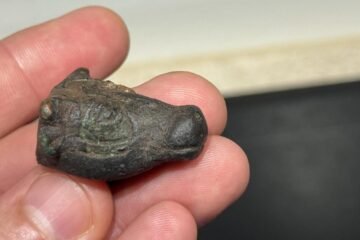 Un excursionista descubre una miniatura de bronce de una cabeza de toro de hace 2.500 años en la Serra de Tramuntana de Mallorca