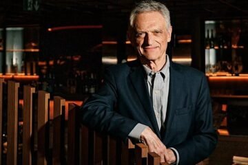 Luis Rojas Marcos, psiquiatra: «Reina la idea de que los mayores son desgraciados; no es así, el 80% es feliz»