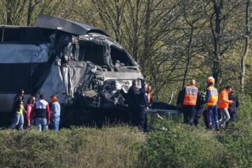 Un muerto y 27 heridos en un accidente del tren de alta velocidad en el norte de Francia