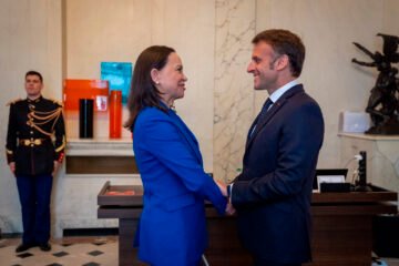 Macron recibe en el Elíseo a María Corina Machado en la antesala de su viaje a España
