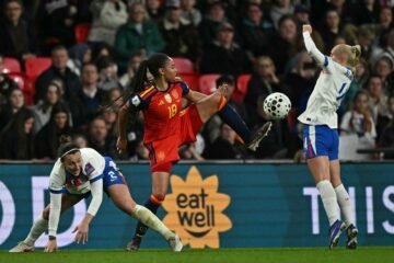 España se obliga a la perfección por falta de puntería en Wembley