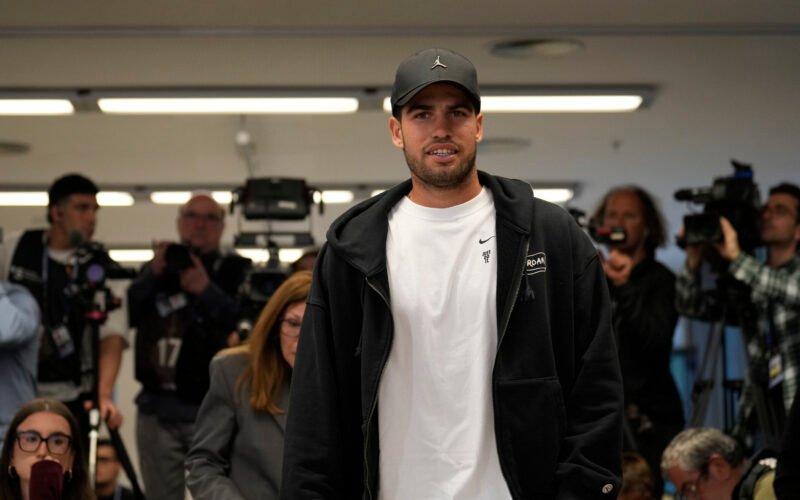 Alcaraz se retira del Godó: «Es una lesión más seria de lo que esperábamos»