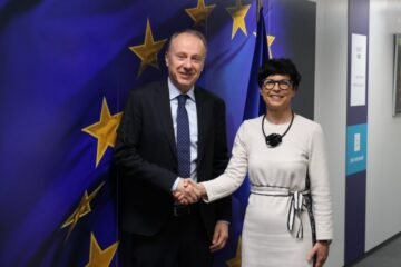 La Comisión Europea amenaza a Serbia con cortar los fondos: «Estamos evaluando si sigue cumpliendo las condiciones»