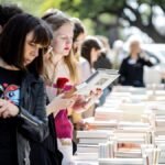 Guía de Sant Jordi en Barcelona 2026: consulta el mapa con paradas, puertas abiertas, conciertos y todos los planes