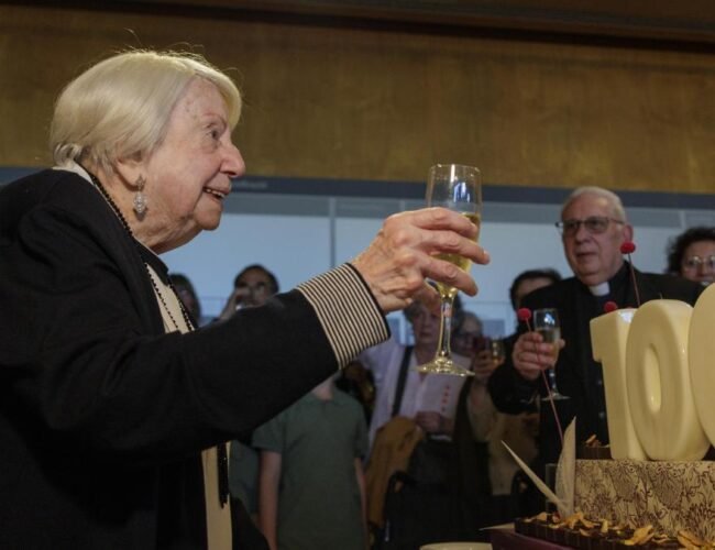 “Perdonen si he osado celebrar el centenario en vida”