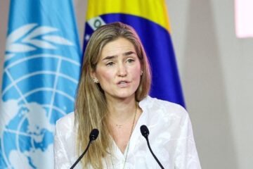 España “participará activamente” en el plan de reparto de queroseno de la UE