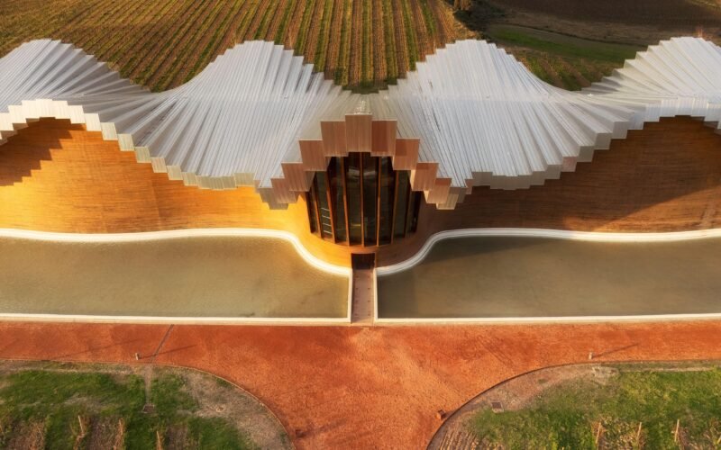 Arquitectura inesperada en la España rural: bodegas, hoteles y centros culturales que merecen una visita