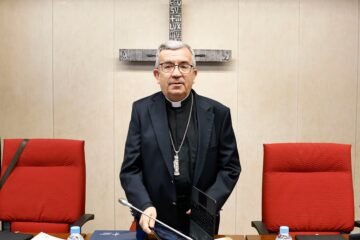 Los obispos acusan al Gobierno de “intervenir” la vida civil y guardan silencio sobre el informe de la pederastia