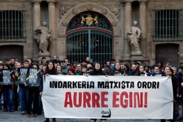 Prisión para la expareja de la mujer que murió tras caer de un tercer piso en Pamplona