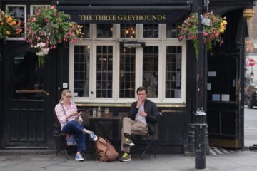 El Parlamento del Reino Unido aprueba la ley que prohibirá fumar a todo aquel que haya nacido después de 2008