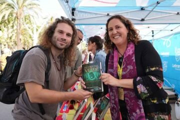 Sant Jordi impulsa nuevas voces literarias: Gisel Ferron presenta “El cristel verde” en una jornada marcada por la imaginación y la creatividad