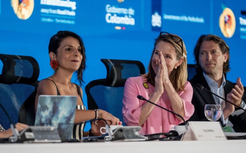 Medio centenar de países se alían en una inédita coalición para luchar contra los vetos que impiden el final de la era fósil