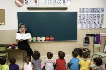 La caída de la natalidad se ceba con los colegios públicos: así lucha Navarra contra el blindaje que protege a la concertada