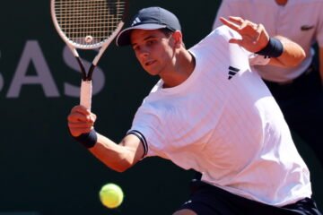 Jódar aprende a sufrir en un Grand Slam y se mete en tercera ronda de Roland Garros