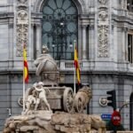 El Banco de España ve “escasa disposición” en los bancos a la inclusión financiera de inmigrantes irregulares