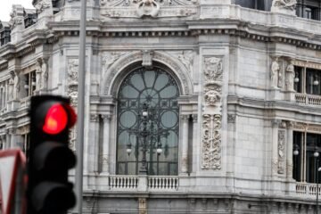Los bancos rebajan sus provisiones tras caer la mora al nivel más bajo desde el 2008