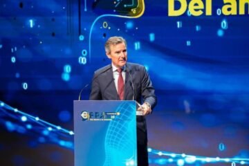 La CNMV advierte en una guía a los ‘finfluencers’ sobre la difusión de información falsa o engañosa