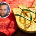 Manuel Vidal, podólogo: «Las chanclas favorecen los dedos en garra. Son lo peor que puedes ponerte para caminar mucho este verano»