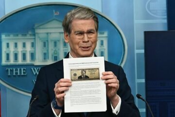 Trump coloca su rostro hasta en el dinero: tiene listo un billete de 250 dólares