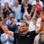 Zverev rompe su maldición ante Cobolli y celebra por fin en Roland Garros su primer Grand Slam