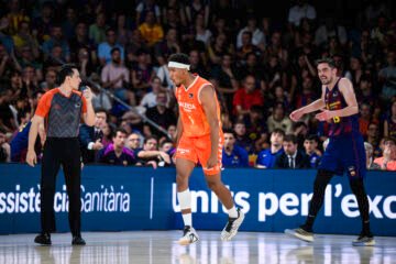 El Valencia Basket arrolla al Barça en el Palau, conquista su segunda liga y culmina una temporada para el recuerdo