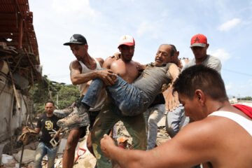 Cinco españoles han muerto, otros 119, entre ellos una familia gallega, no han sido localizados y 14 se encuentran bajo los escombros