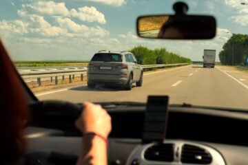 La DGT cambia el reglamento de circulación: hay novedades en los adelantamientos, la obligación del cinturón, el uso del arcén y mucho más