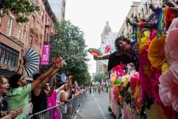 Cientos de miles de personas celebran en Nueva York la diversidad en el Orgullo LGTIBQ+: “Trump nos usa para polarizar a la sociedad”