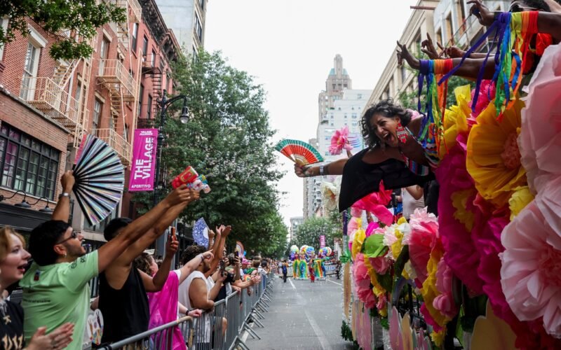 Cientos de miles de personas celebran en Nueva York la diversidad en el Orgullo LGTIBQ+: “Trump nos usa para polarizar a la sociedad”