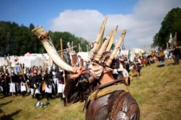 Cientos de fans de Tolkien recrean en Chequia la batalla final de El hobbit