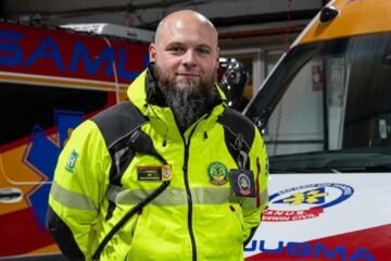 Jorge Roig, técnico de emergencias: “Si no te puedes apartar o parar para dejar paso a una ambulancia, continúa y ve abriendo espacio”