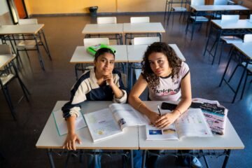 Los estudiantes inmigrantes redefinen la PAU: “No sueño con ser millonario ni famoso. Quiero poder mantenerme y ayudar a mi familia”