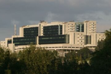 El Tribunal Superior de Galicia avala la suspensión de un médico que atendía en su consulta privada a pacientes que había visto en la pública