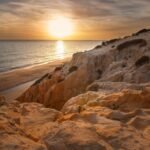 De las dunas atlánticas a las calas mediterráneas, el relato de la costa del sur