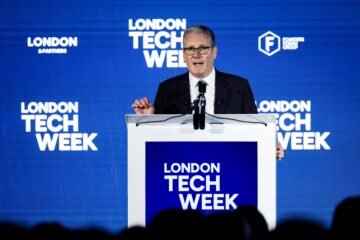Starmer lanza un ultimátum a las tecnológicas para bloquear que los menores tomen o compartan imágenes de desnudos
