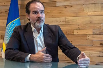 Quién es el «virrey informal», la figura clave en la sombra en el toma y daca entre María Corina Machado y la Casa Blanca