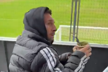 Messi reaparece tomando mate en un partido de la cuarta división en el que la figura fue otro Messi