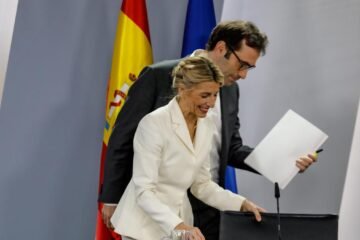 Carlos Cuerpo y Yolanda Díaz pactan aprobar el registro horario en septiembre