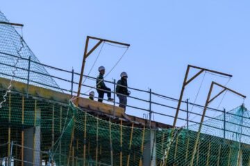 Constructores y sindicatos piden apoyo parlamentario al decreto ley de vivienda