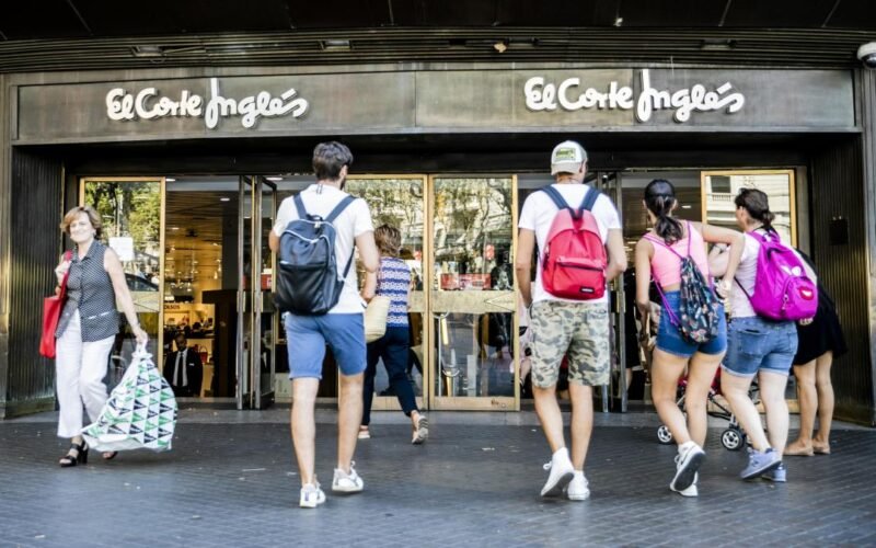 Cambio en el horario por la final del Mundial: a qué hora cierran El Corte Inglés, Carrefour o MediaMarkt este domingo