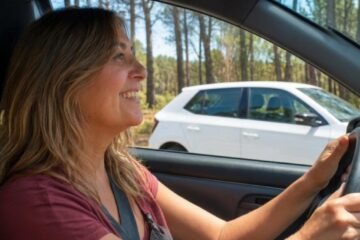 Alicia Rueda, alumna de autoescuela: “Prefiero conducir un coche automático a uno manual, es como subir una montaña a pie pudiéndolo hacer en un teleférico”