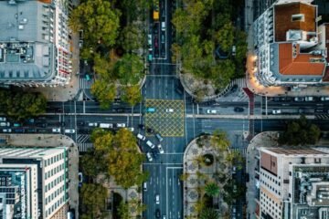El coche que “ve” a través de los edificios para evitar accidentes: así es la tecnología que anticipa un choque antes de que ocurra