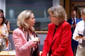 Bruselas promete intervenir para evitar la injerencia política en las fusiones bancarias