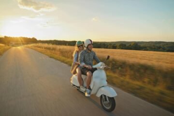Guía de verano para motoristas: cómo conducir una moto con calor extremo sin asfixiarse ni comprometer la seguridad