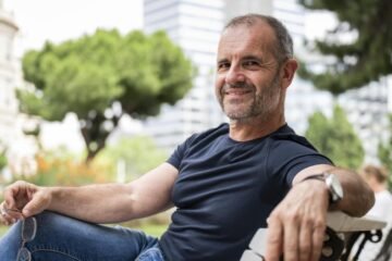 La poesía elegíaca sin drama de Jordi Llavina