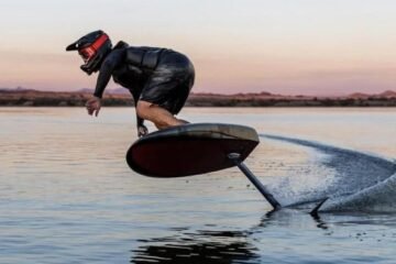 El vibrante e-Foil para disfrutar “volando” sobre el agua este verano