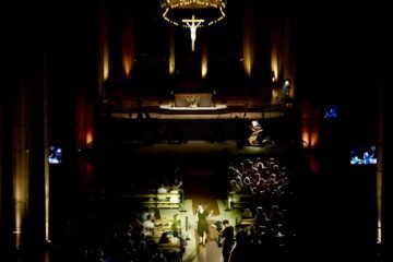 El Grec lleva la música sagrada y profana de ‘Arrels de llum’ a la Sagrada Família